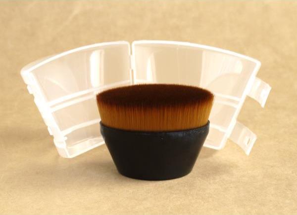 Kabuki Foundation Brush With Carrying Case